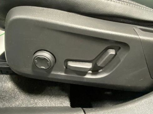 Used 2025 Volvo XC40 B5 Core image 12