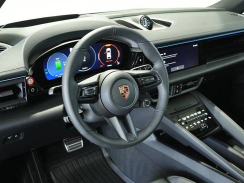 Certified 2025 Porsche Macan 4S Electric AWD/4WD image 4