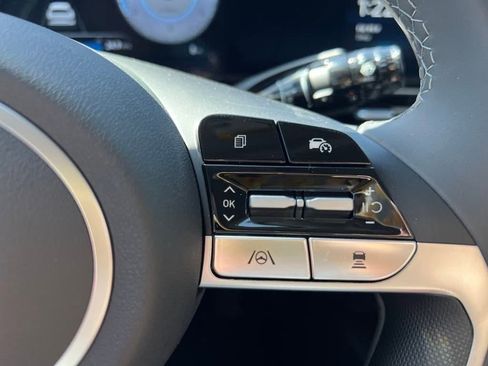 Used 2025 Hyundai Elantra Sport image 18