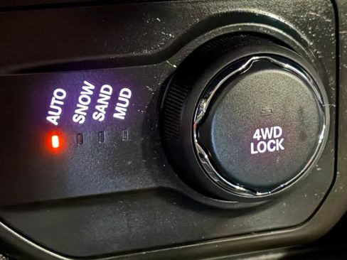 Used 2020 Jeep Renegade Altitude AWD/4WD image 36