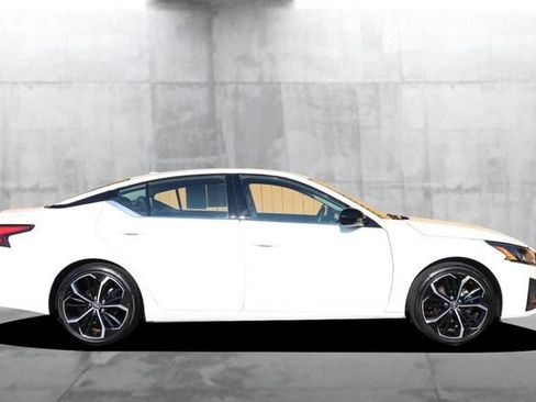 Certified 2024 Nissan Altima 2.5 SR FWD image 5