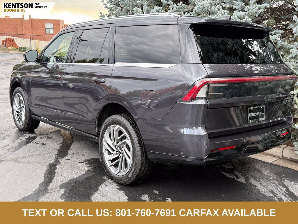 Used 2025 Lincoln Navigator Reserve AWD/4WD image 6