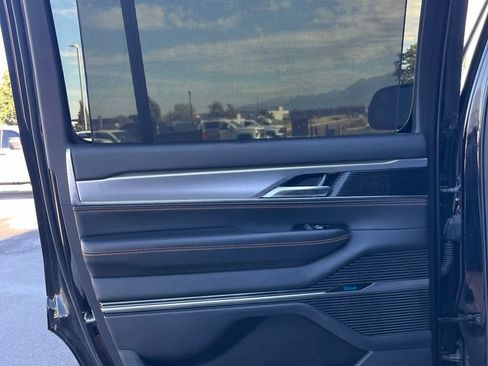 Certified 2022 Jeep Grand Wagoneer Series III w/ Rear Seat Video Group 1 AWD/4WD image 25