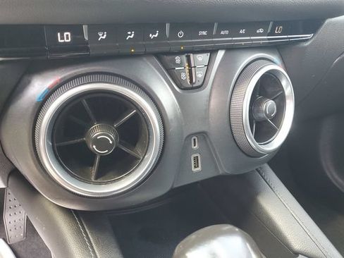 Used 2020 Chevrolet Blazer LT FWD image 18