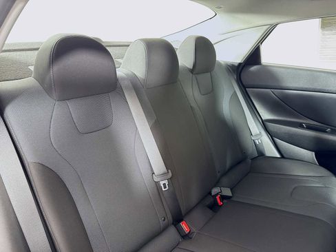 Used 2022 Hyundai Elantra SE w/ Cargo Package image 25