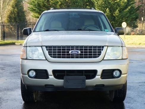 Used 2004 Ford Explorer XLT image 8