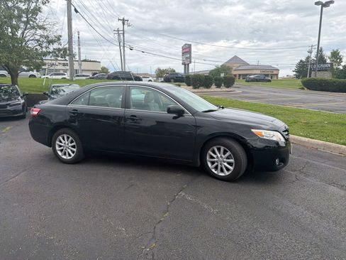 Used 2011 Toyota Camry XLE w/ XLE Extra-Value Pkg #2 FWD image 12