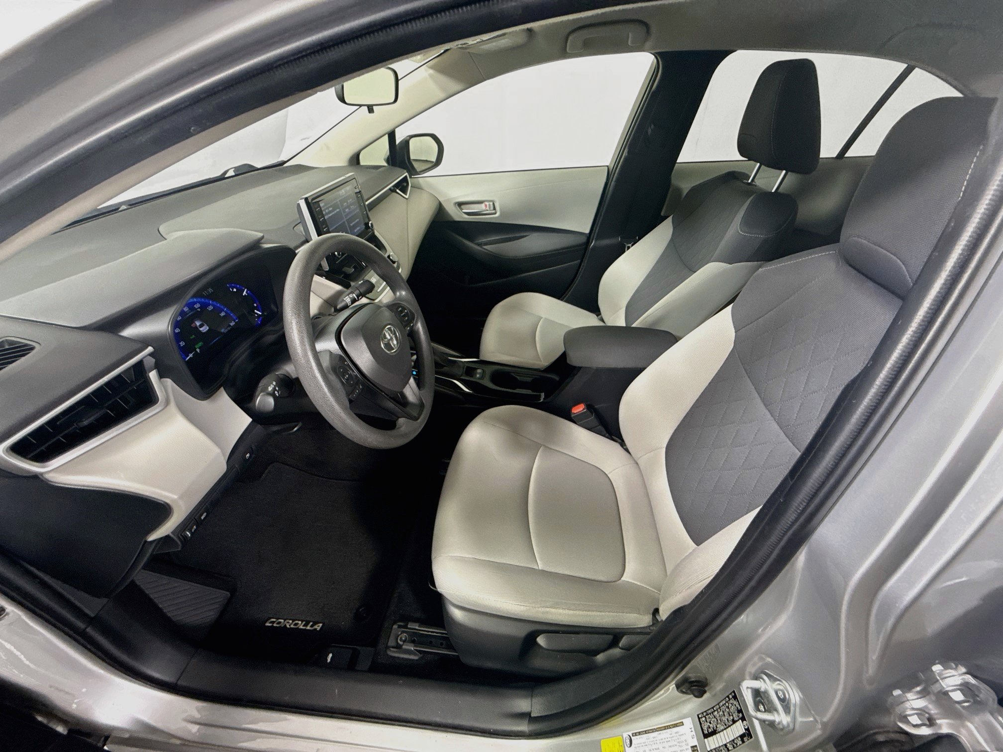 Used 2020 Toyota Corolla LE FWD image 18