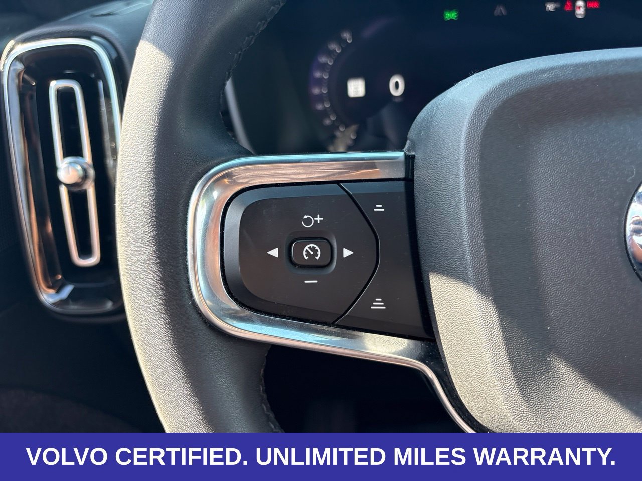 Certified 2023 Volvo XC40 B5 Plus w/ Protection Package Premier AWD/4WD image 26