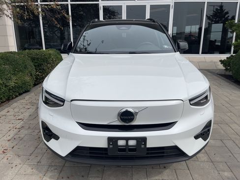 Used 2023 Volvo XC40 Recharge Ultimate w/ Protection Package Premier image 2