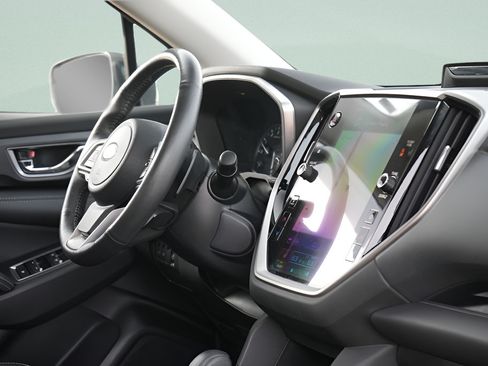 Used 2023 Subaru Ascent Limited w/ Technology Package AWD/4WD image 9