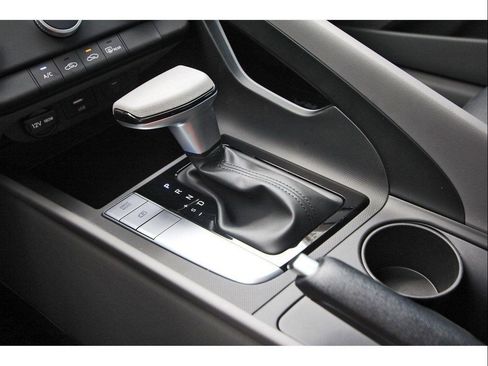 Certified 2026 Hyundai Elantra SE FWD image 17