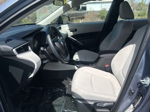 Certified 2025 Toyota Corolla Cross L FWD image 17