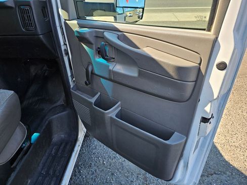 Used 2014 Chevrolet Express 3500 Extended w/ Chrome Appearance Package image 7