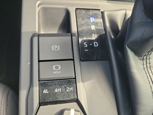 Used 2024 Toyota Tacoma SR5 AWD/4WD image 29