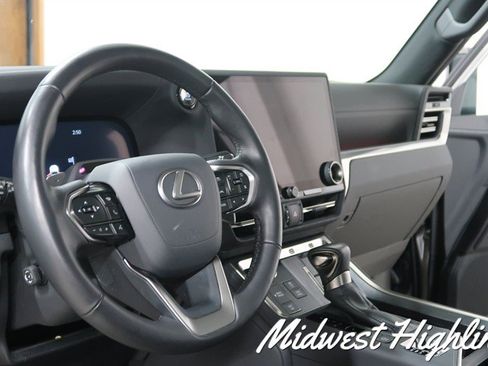 Used 2024 Lexus GX 550 w/ Accessory Package (2T) AWD/4WD image 25