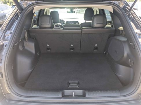 Used 2019 Jeep Cherokee Limited FWD image 13