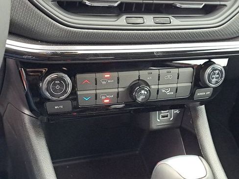 New 2026 Jeep Compass Latitude image 13