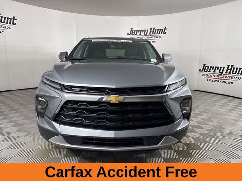 Used 2025 Chevrolet Blazer LT FWD image 3