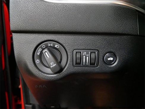 Used 2017 Dodge Charger SXT image 16