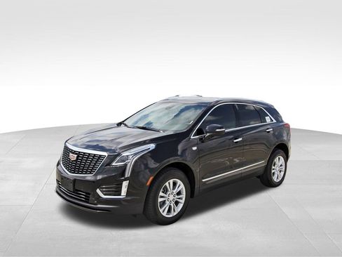 New 2026 Cadillac XT5 Luxury image 2