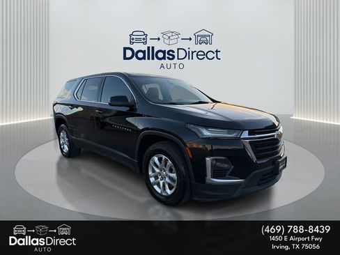 Used 2022 Chevrolet Traverse LS image 2