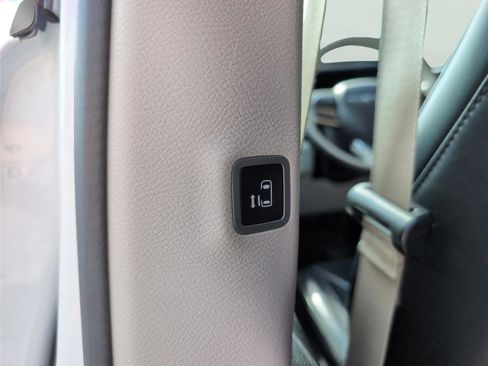 Used 2018 Chrysler Pacifica Limited FWD image 33