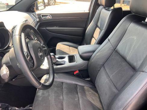 Used 2022 Jeep Grand Cherokee Laredo X RWD image 11