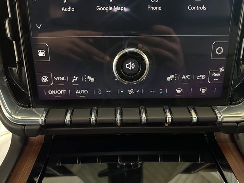 Used 2025 GMC Yukon XL Denali image 16