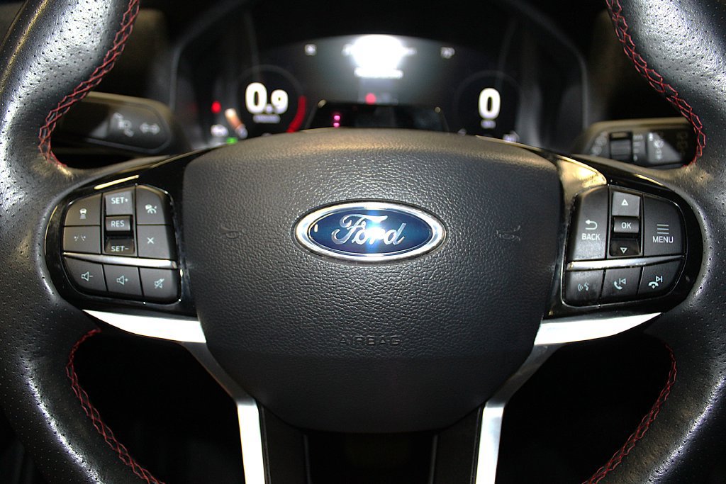 Used 2025 Ford Explorer ST-Line AWD/4WD image 13