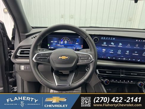 Used 2025 Chevrolet Traverse LT image 26