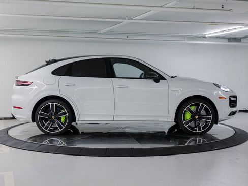 Certified 2022 Porsche Cayenne Turbo S image 8