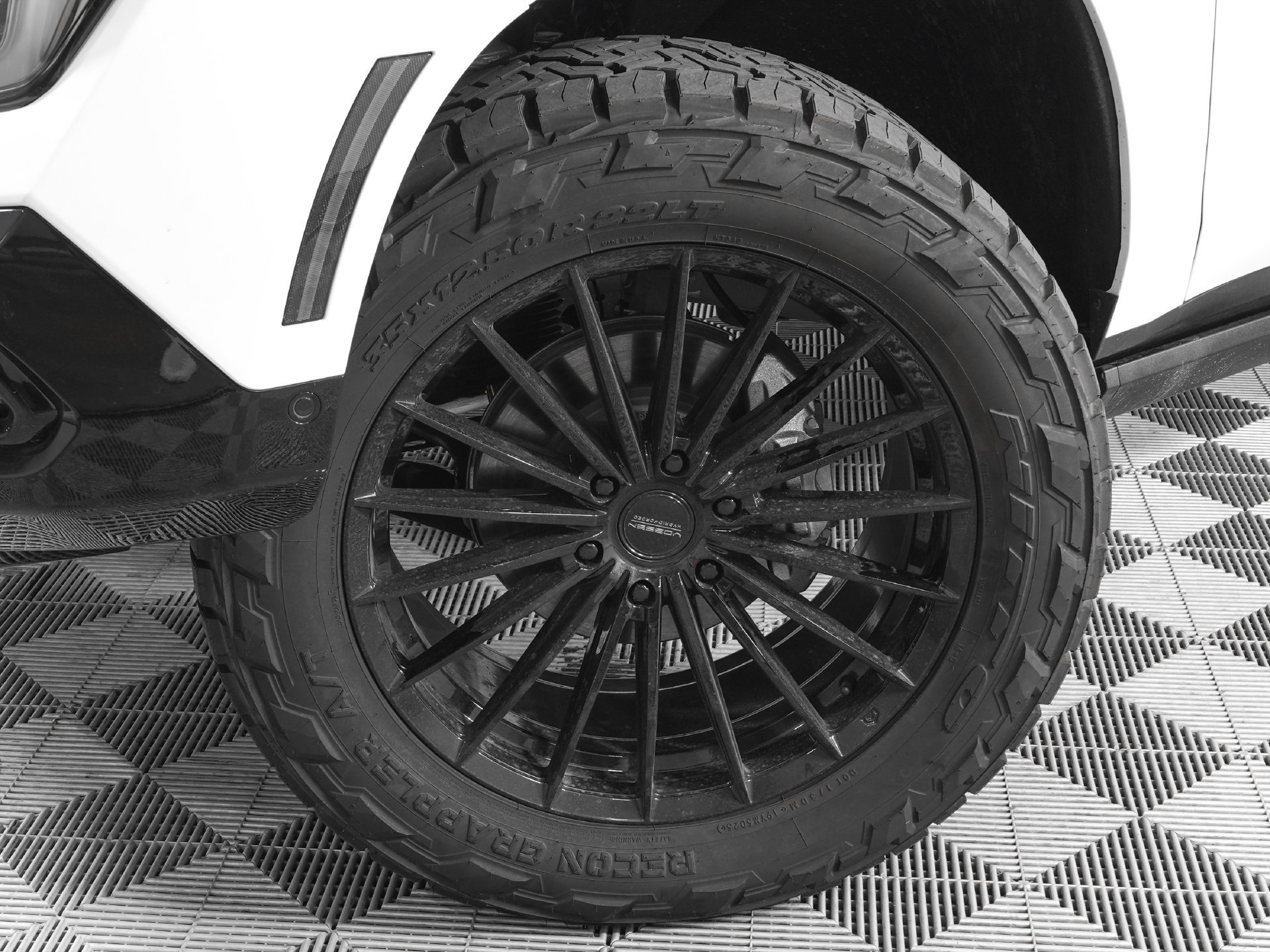 Used 2026 GMC Yukon XL AT4 Ultimate w/ LPO, Floor Liner Package AWD/4WD image 32