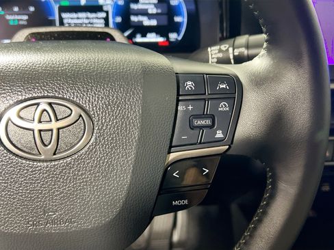 Used 2025 Toyota Camry XLE FWD image 18