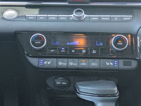 Certified 2023 Hyundai Elantra Limited FWD image 31