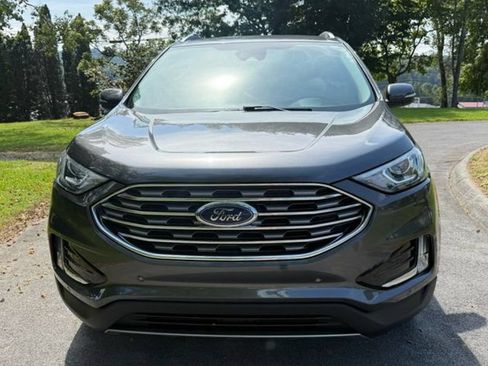 Used 2020 Ford Edge Titanium FWD image 2