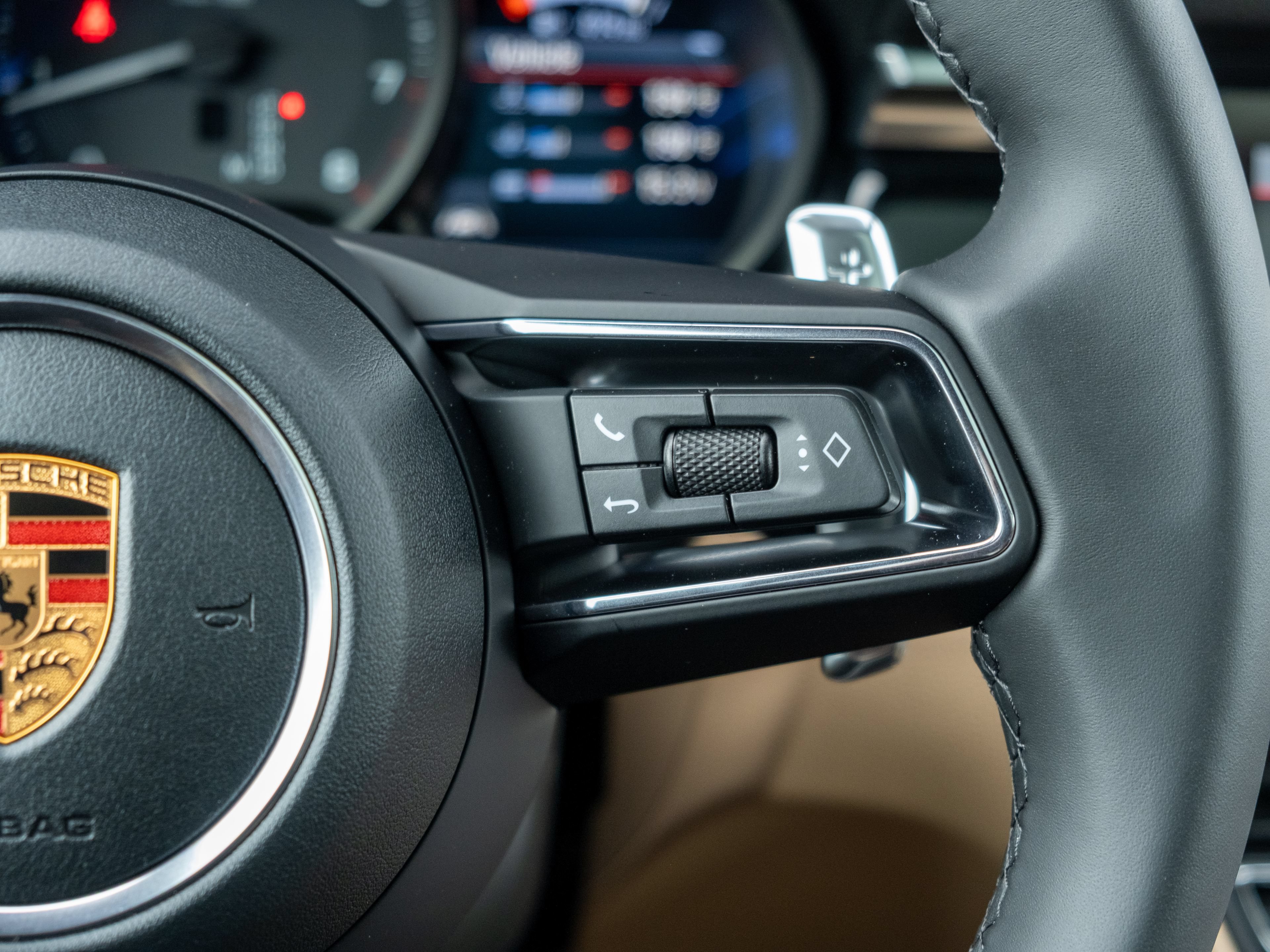 Certified 2026 Porsche Macan AWD/4WD image 25