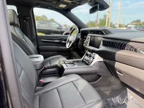 Used 2023 GMC Yukon Denali image 11
