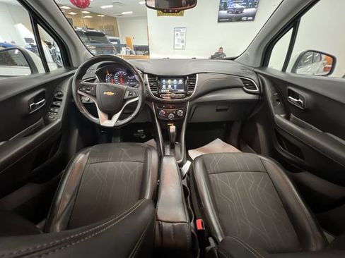 Used 2019 Chevrolet Trax LT w/ LT Convenience Package image 21