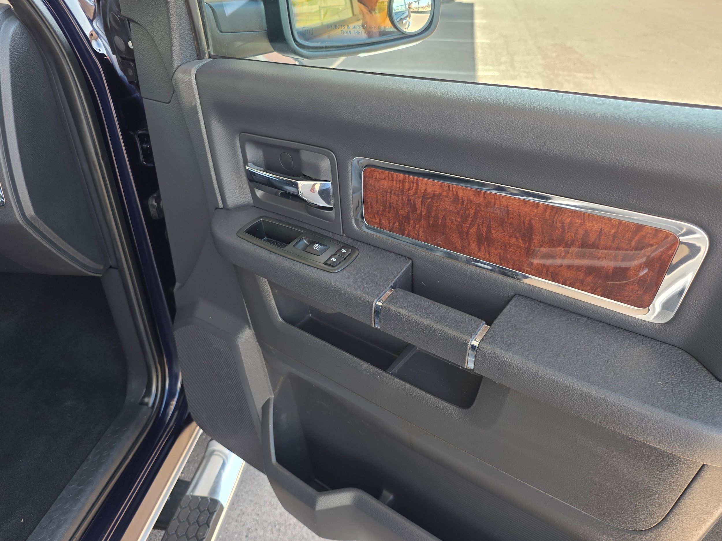 Used 2012 RAM 1500 Laramie AWD/4WD image 24