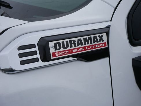 Used 2024 GMC Sierra 2500 Pro AWD/4WD image 3