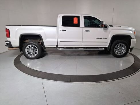 Used 2018 GMC Sierra 2500 Denali w/ Duramax Plus Package AWD/4WD image 3