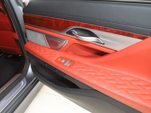 Used 2022 BMW ALPINA B7 xDrive w/ Luxury Rear Seating Package image 22