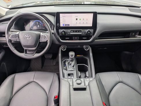 Certified 2025 Toyota Grand Highlander AWD Hybrid image 17