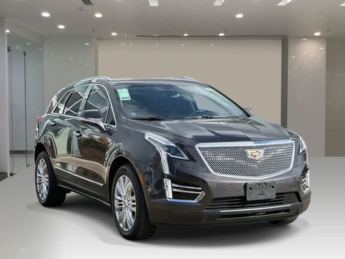 Used 2019 Cadillac XT5 Premium Luxury w/ Driver Assist Package AWD/4WD image 6