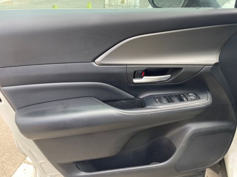 Used 2024 Toyota Grand Highlander XLE AWD/4WD image 14