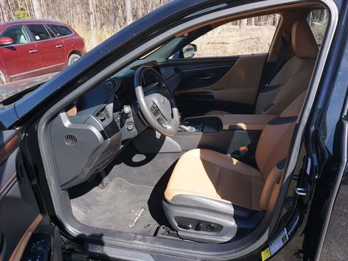 Used 2024 Lexus ES 350 w/ Premium Package image 2