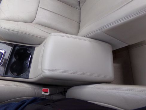 Used 2009 Cadillac DTS Luxury 5 Passenger 4dr Sedan w/ Sun And Navigation Package image 58