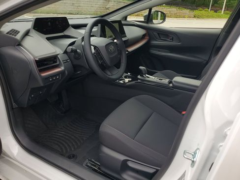 New 2026 Toyota Prius Plug-In Hybrid FWD image 14