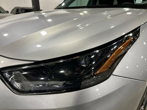 Used 2022 Toyota Highlander XLE FWD image 7